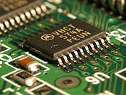 Detalle de un circuito integrado SMD